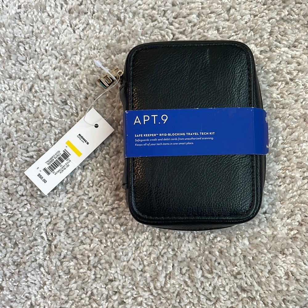 NWT. RFID blocker travel tech kit
